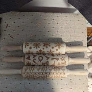 Embossing Rolling Pin that makes Designs on Your Christmas Cookies!